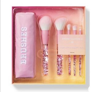 Stoney Clover Brushes + Pouch